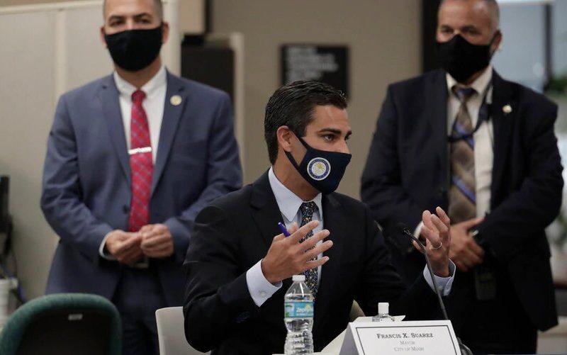 El alcalde y otros funcionarios de Miami opinan que el regreso a las aulas aumentaría los contagios de Covid-19. Foto: VOA, AP