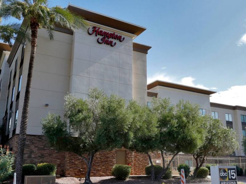 ICE retiene niños migrantes en hoteles para posteriormente deportarlos