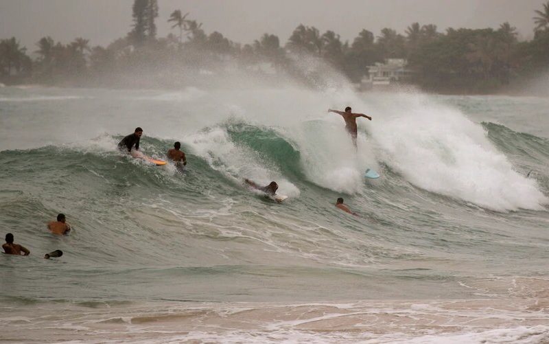 Mientras el huracán Hanna se debilita, Hawái se prepara para el paso de Douglas. Foto: VOA, AP