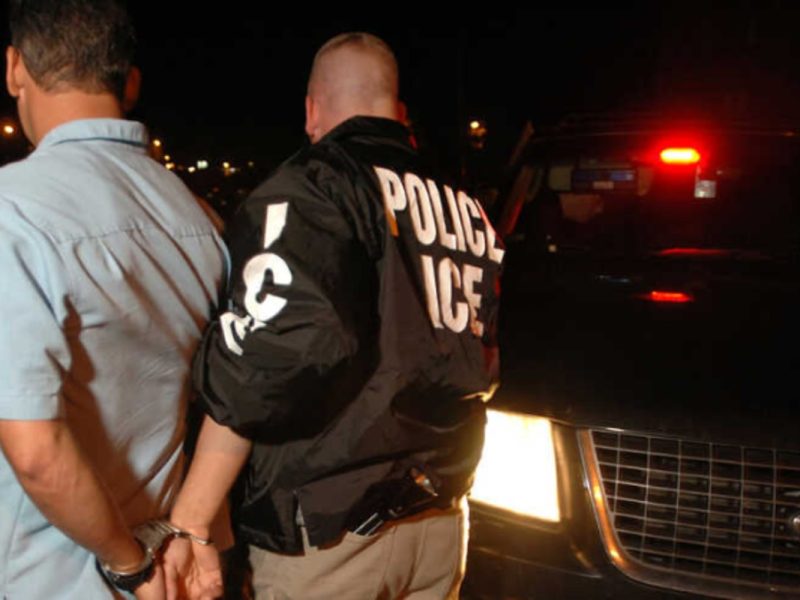 Los Ángeles pospone entregará de migrantes a ICE hasta octubre