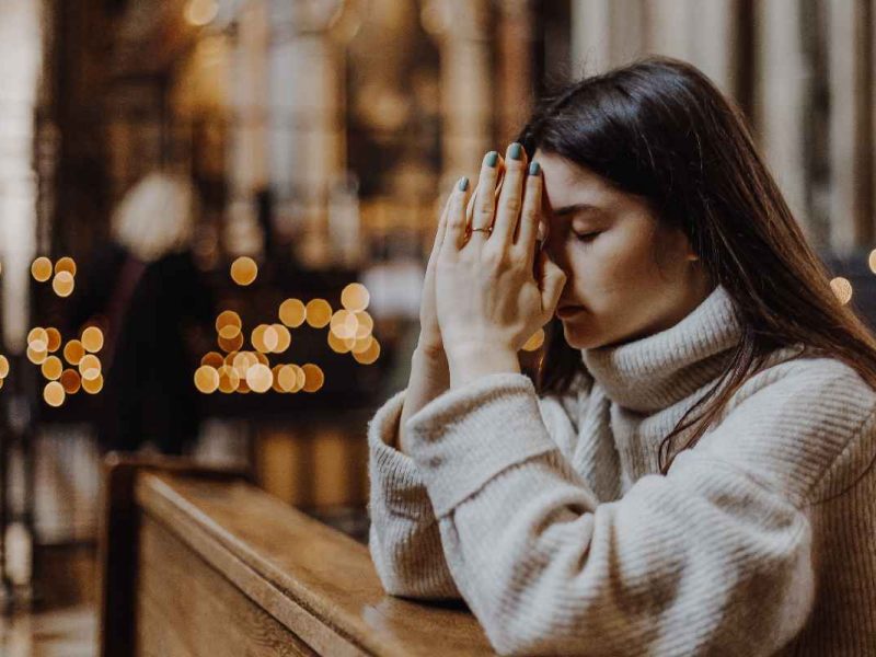 La oración para la comunión espiritual se puede rezar en casos de enfermedad o si no puedes salir de tu casa a comulgar