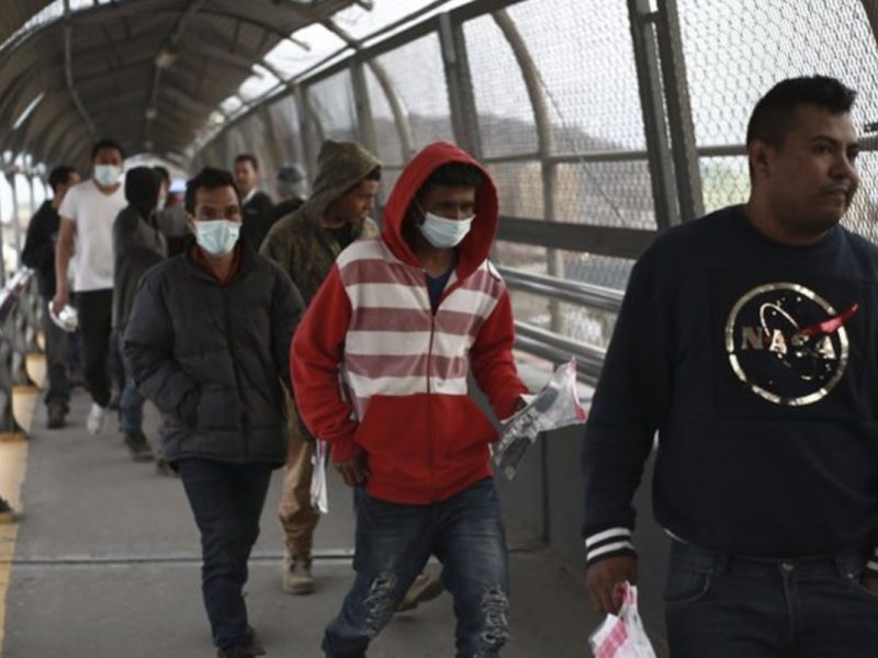 Abogados señalan que cubrebocas juegan un papel importante en contra de migrantes