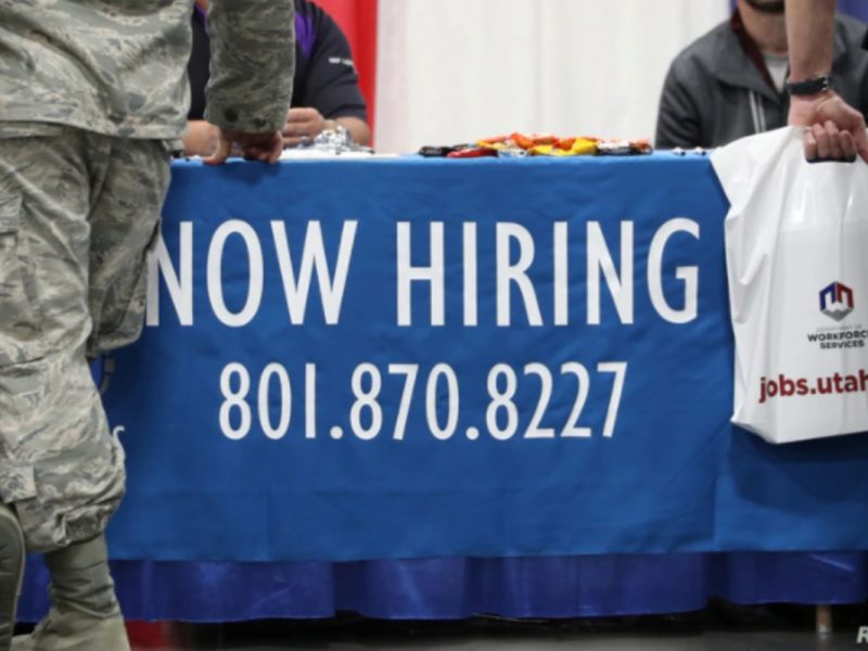 ICE vuelve a extender flexibilidad para verificar elegibilidad de empleo