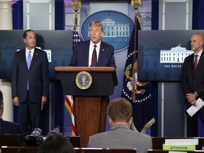 Trump autoriza uso de plasma sanguíneo para tratar coronavirus