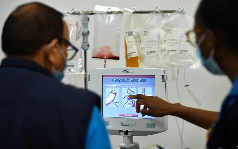 El domingo, EEUU aprobó el uso de plasma sanguíneo para tratar a los pacientes con Covid-19. Foto: AFP, VOA.