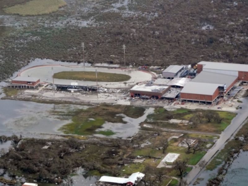 Zonas afectadas en Luisiana por el huracán Laura podrían quedarse semanas sin electricidad ni agua