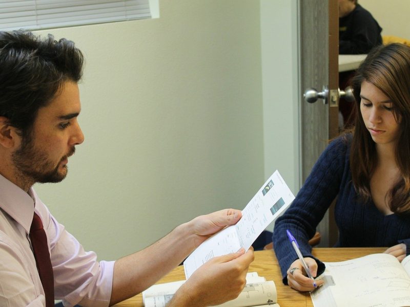 Aplica para esta beca y da clases de español mientras tomas cursos de posgrado. Foto: Nicholas Jackson / Pixabay.