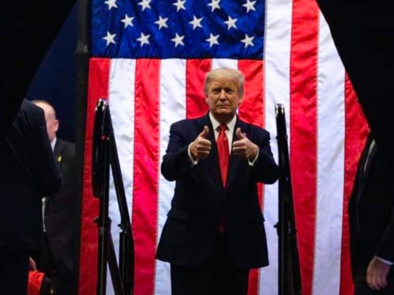 Trump llamó estúpidos a los latinos, según libro de su ex abogado