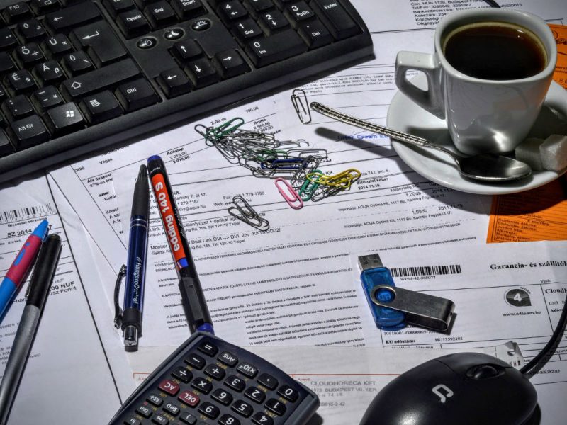 bookkeeper-Facturas pago de impuestos pixabay