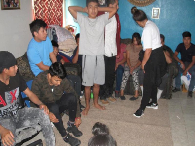 Localizan a 55 migrantes indocumentados en una casa de Nuevo México