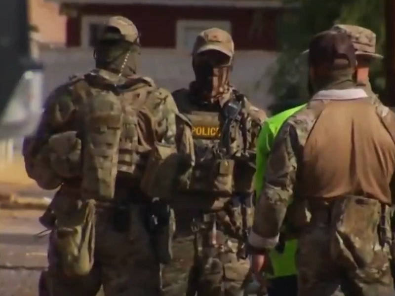 ICE arrestó a los migrantes en dos casas de seguridad en Phoenix. / Foto: Captura de Pantalla.