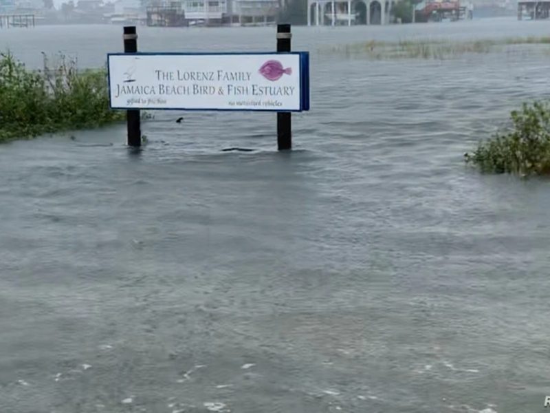 Tormenta tropical Beta deja inundaciones y destrozos a su paso por Texas
