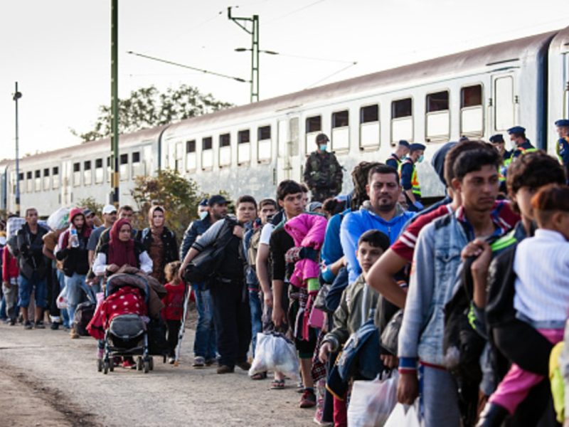 Joe Biden busca abrir espacio para más refugiados en Estados Unidos.