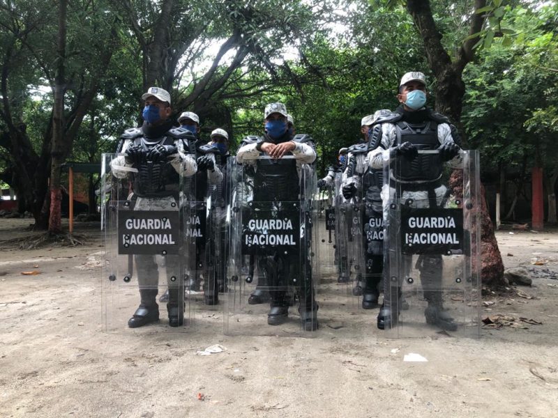 Miembros de la Guardia Nacional resguardan la frontera México-Guatemala.