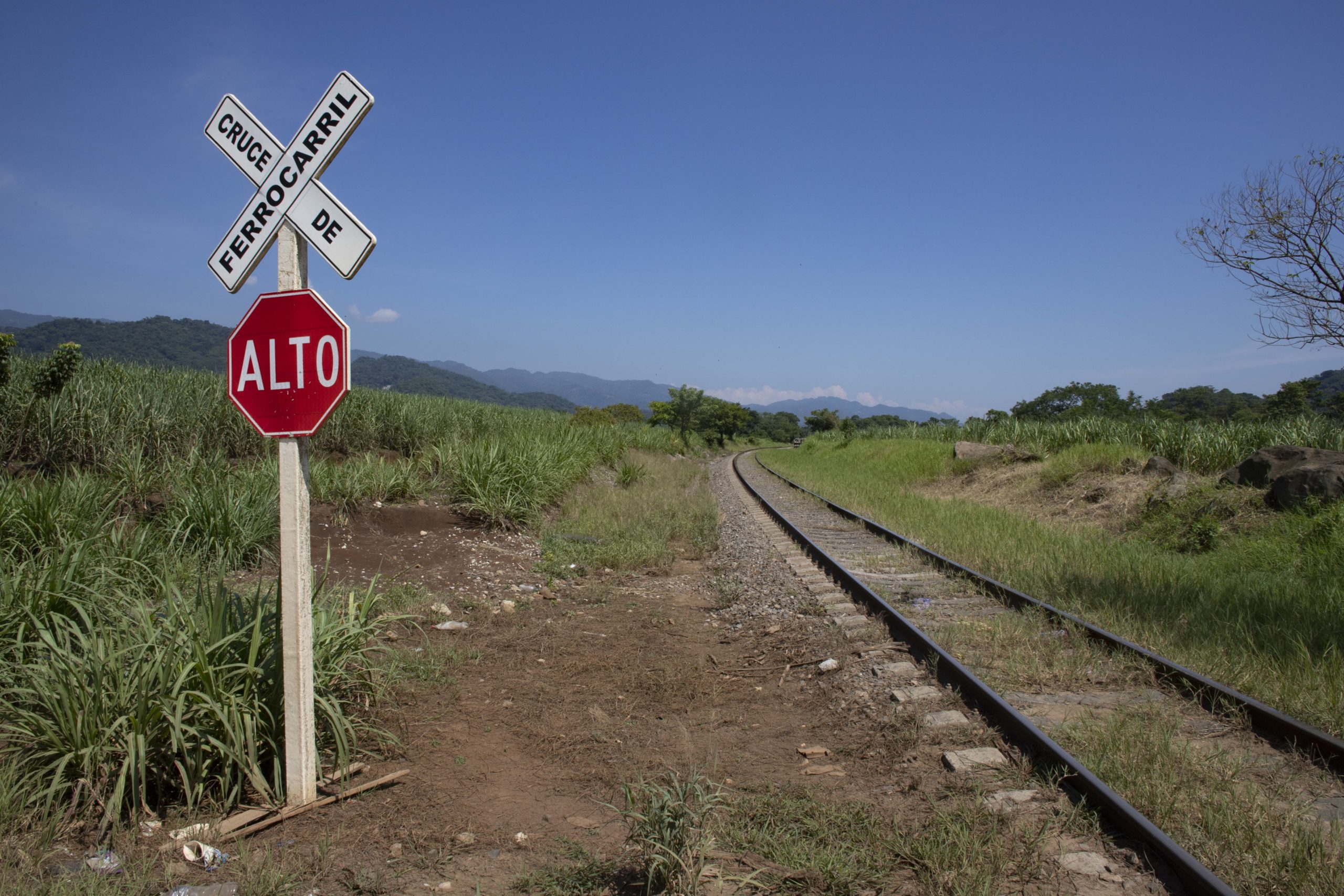 Tramo ferroviario en un despoblado ubicado entre Tierra Blanca y Amatlán, por donde pasó caminando Óscar.