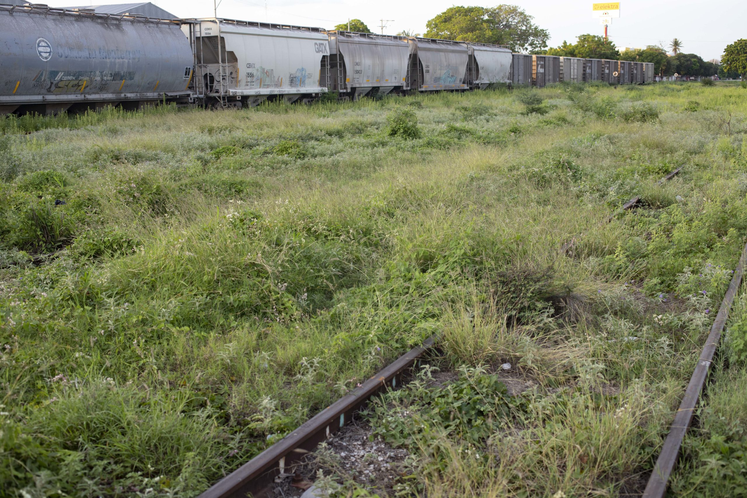 En Arriaga, Chiapas, hay una calma total en las vías del tren, donde antes la presencia migrante era notable.
