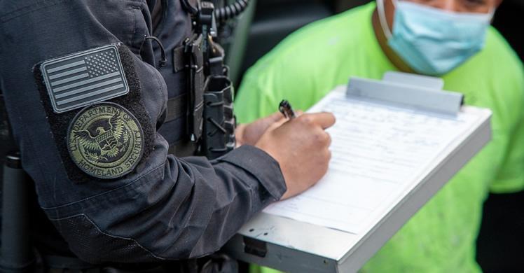 ICE continuará con sus operativos en ciudades santuario de EEUU durante los próximos días.