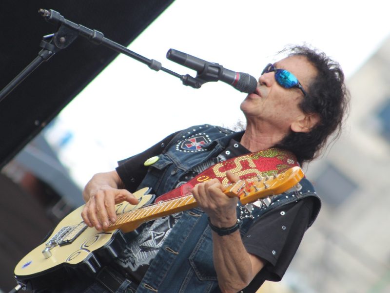 El Tri ofrecerá un concierto virtual a favor de una familia migrante