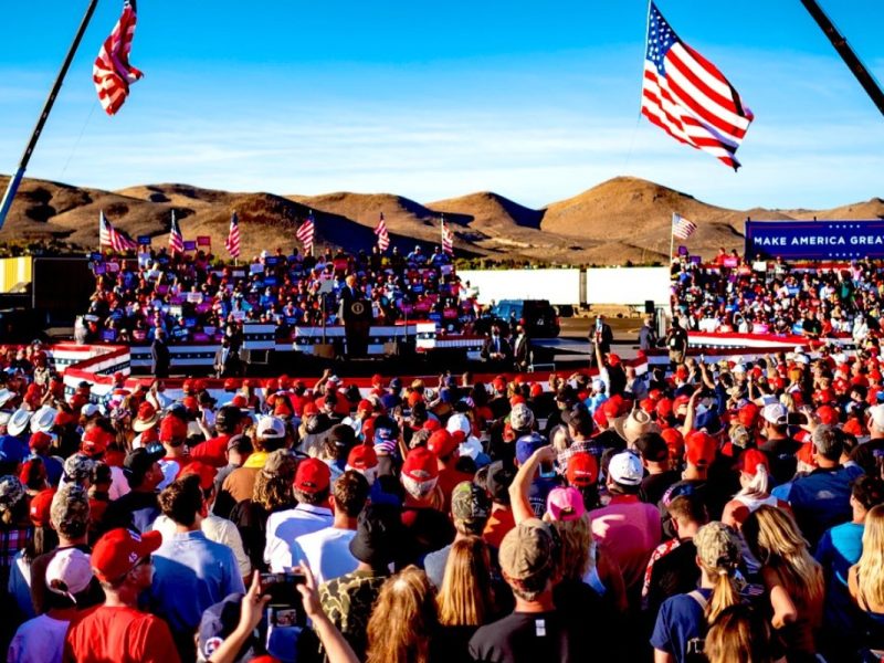 Trump califica de “estúpidos” a los republicanos que lo critican