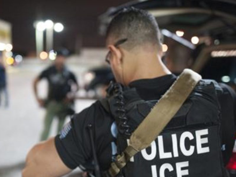 Los agentes de ICE han estado realizando operativos en ciudades santuario.