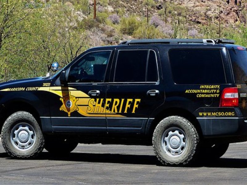 Candidatos a sheriff para deportar migrantes con ICE pierden elecciones