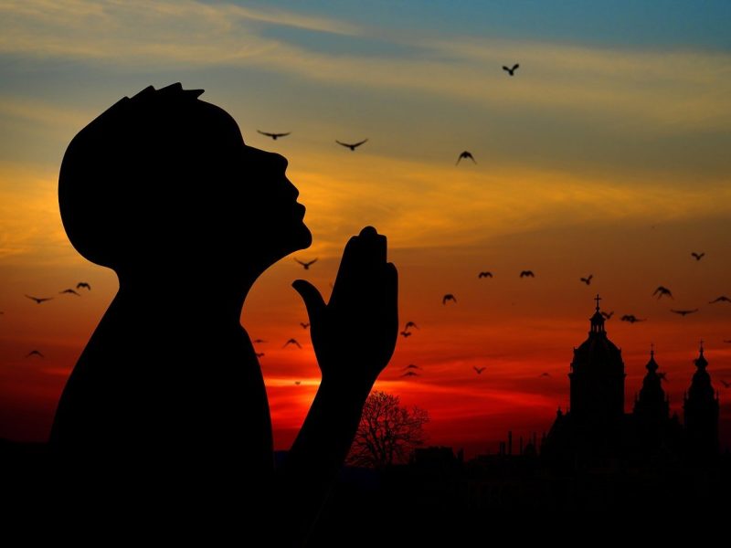 La política no siempre responde a las necesidades de la religión.