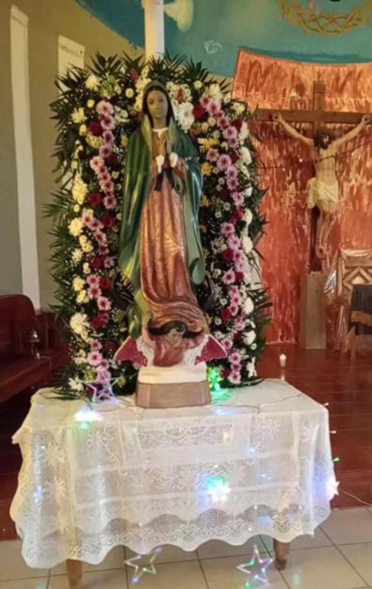 Altar con Virgen grande