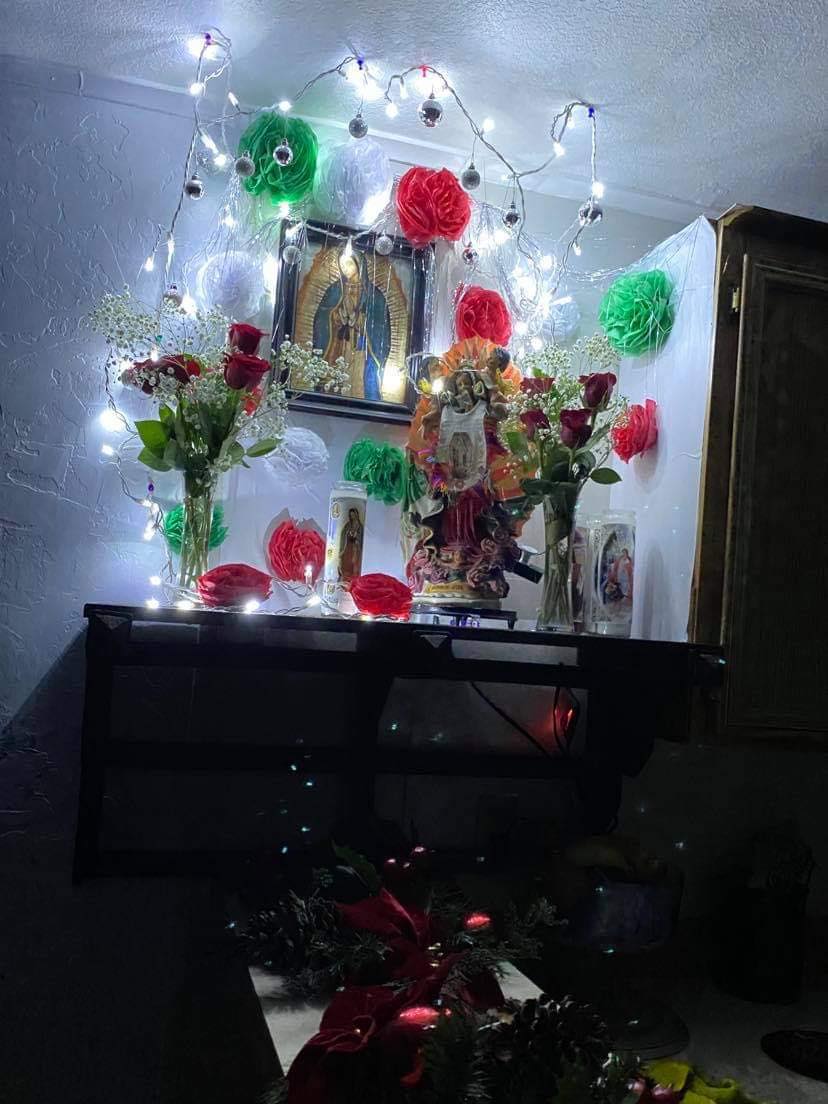 Altar con los colores de la bandera de México
