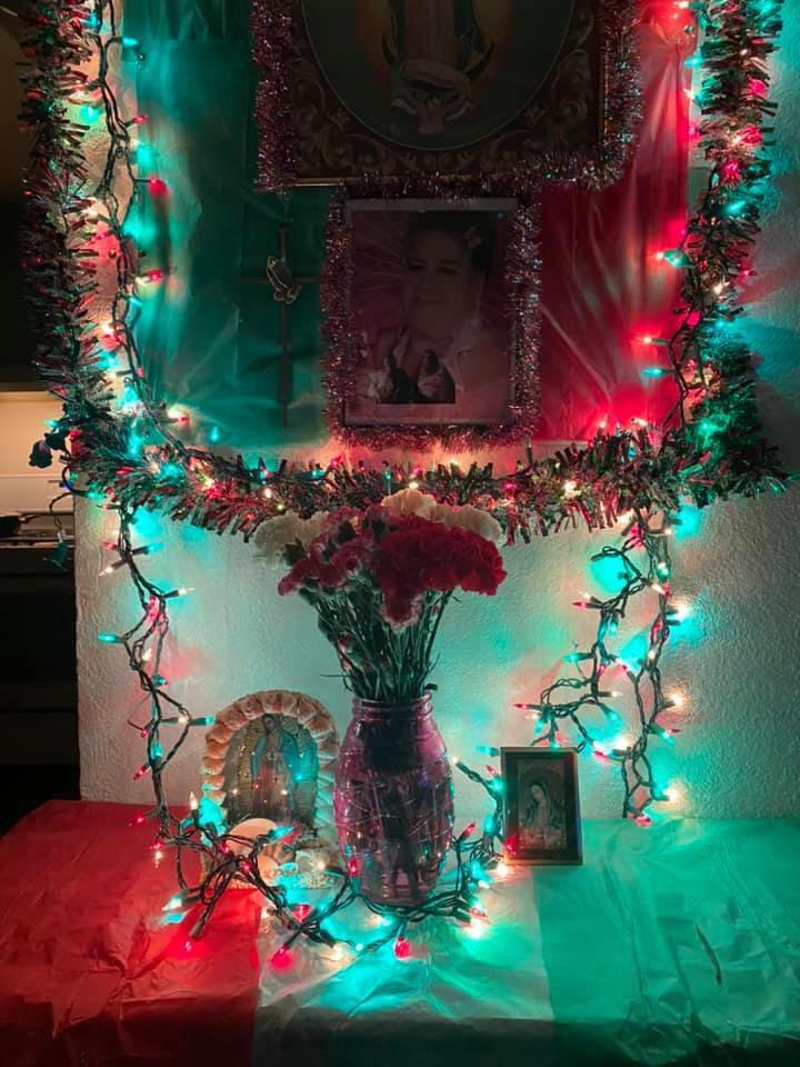 Altar con colores de la bandera