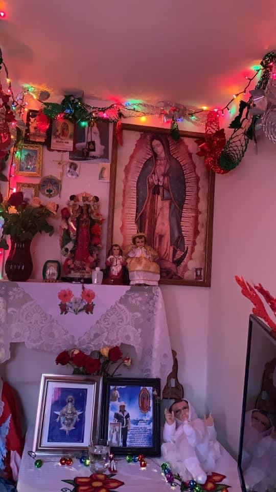 Altar de la Virgen con luces
