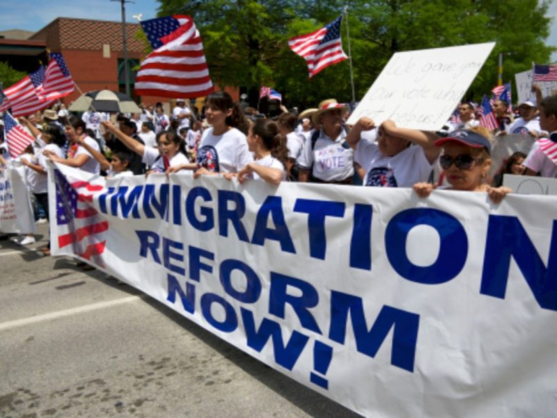 Caravana de autos inicia campaña para pedirle a Biden la reforma migratoria
