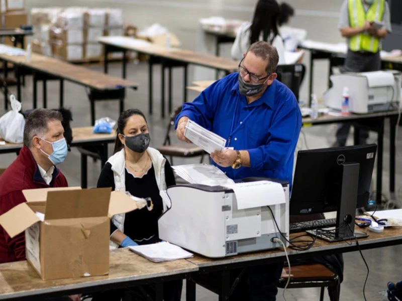 Funcionarios de Georgia rechazan reclamos de Trump sobre fraude electoral