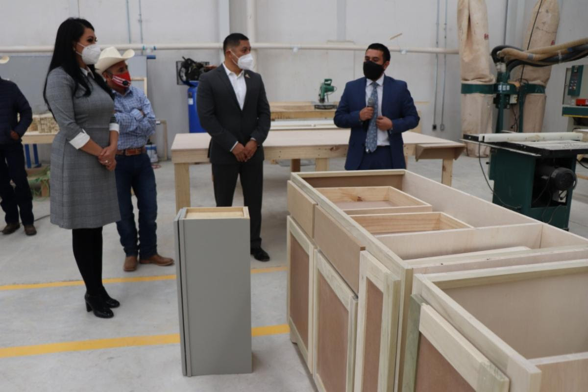 Arranca operación de fábrica impulsada por zacatecanos migrantes (2)