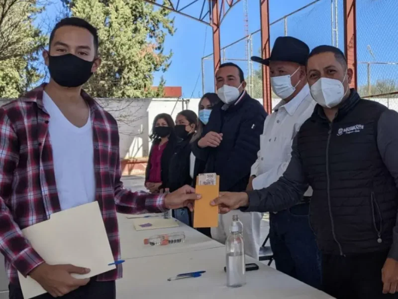 ENTREGAN BECAS 2X1 A ESTUDIANTES DE MIGUEL AUZA Zacatecas