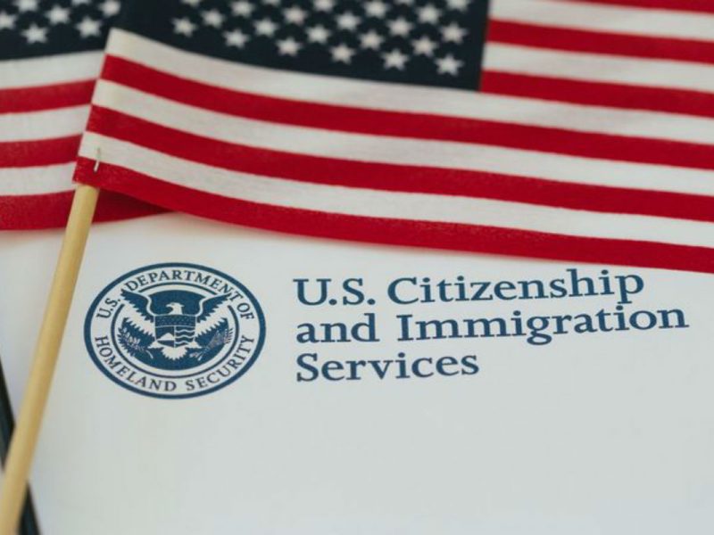 USCIS suspenderá sus servicios antes y después de la toma de posesión de Biden.