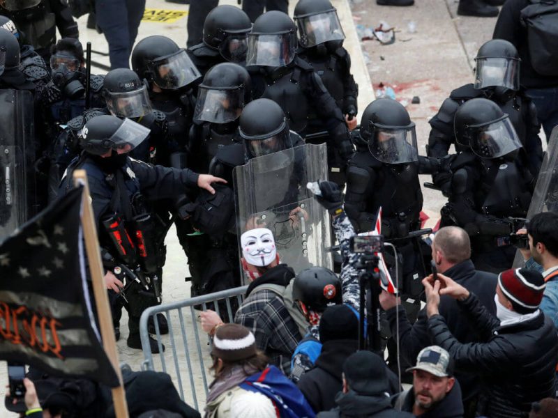 Se planean protestas armadas en los 50 capitales estatales, dice el boletín del FBI Reuters VOA