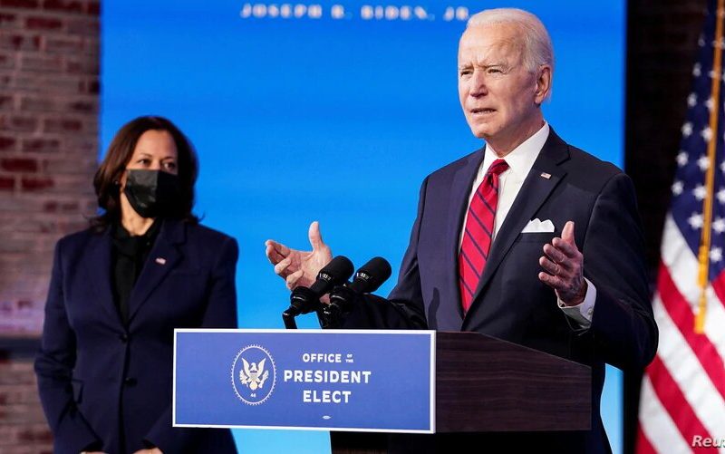 Joe Biden y Kamala Harris en Wilmington, Delaware, el viernes 15 de enero de 2021. Ambos anunciaron su plan de vacunación masiva contra el coronavirus en USA.