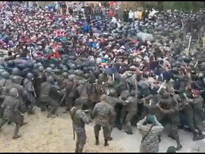 Enfrentamiento entre la caravana migrante y el Ejército de Guatemala el domingo 17 de enero de 2021.