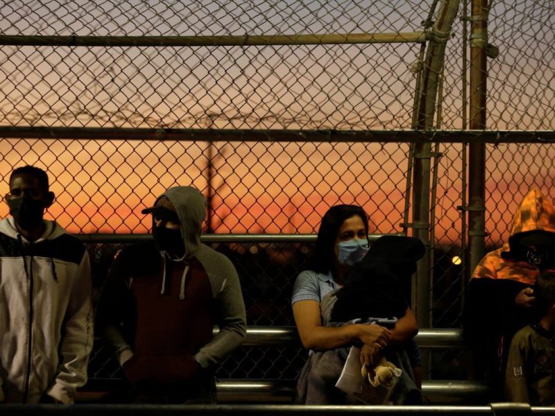 Migrantes afectados por los protocolos de Protección al Migrante, Quédate en México, Voz de América