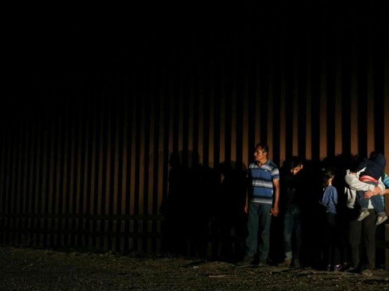 Miles de personas están varadas en la frontera entre México y USA en espera de respuesta a sus casos de asilo.