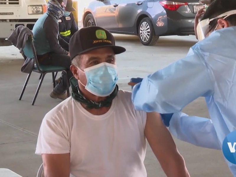 La migra no estará en los centros de vacunación porque se considerarán "lugares sensibles".