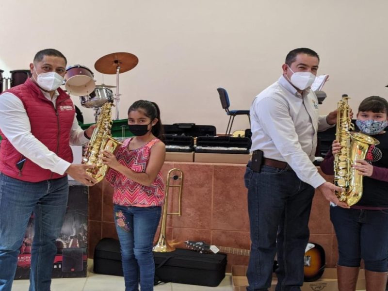 Programa 2X1 Migrantes apoyan a escuela de Jalpa