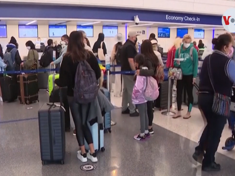 Los CDC contemplan pedir pruebas negativas de Covid-19 a los viajeros domésticos para frenar la pandemia.