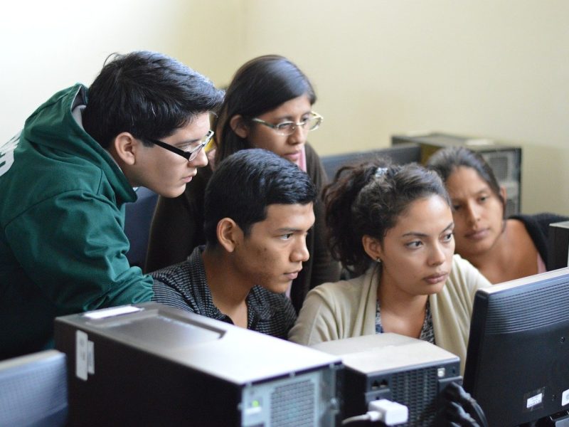 Latinx44, una beca para estudiantes latinos.