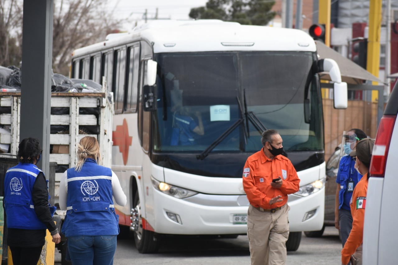 Solicitantes de asilo varados en Ciudad Juárez empiezan a cruzar a USA.
