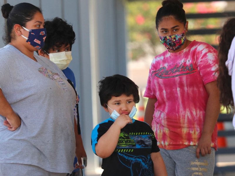 AP VOA Greg Abbott ordena que se dejen de usar las mascarillas