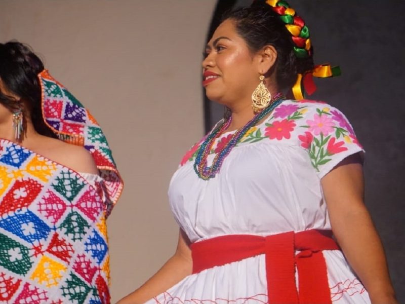 Ana Bautista, una migrante hidalguense que no sólo ha criado sola a su hijo: también ha sido un gran apoyo para su comunidad en Estados Unidos.