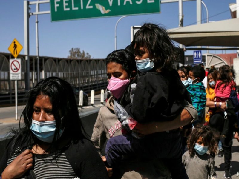Ciudad en Arizona declara emergencia por llegada de migrantes