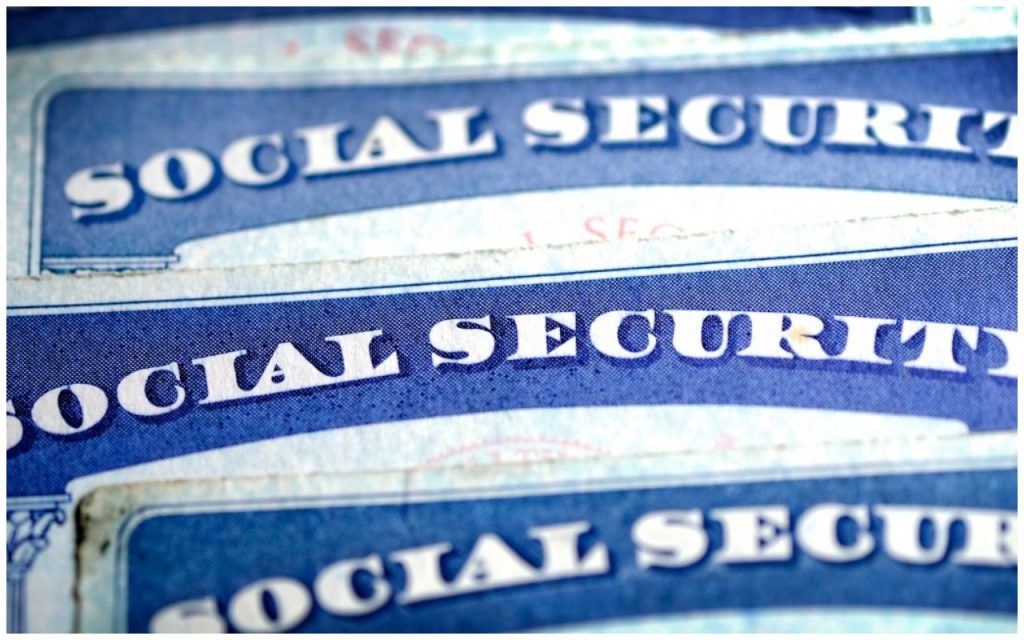 Imagen actual: Los beneficiarios del Seguro Social están cerca de recibir su tercer cheque de estímulo.