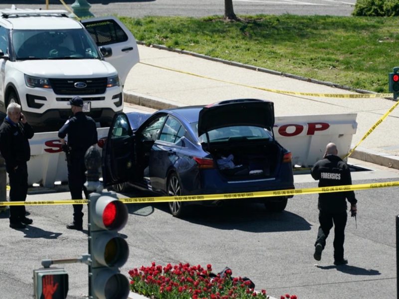 Capitolio de EEUU. Automóvil atropella a dos policías; reportan tiroteo